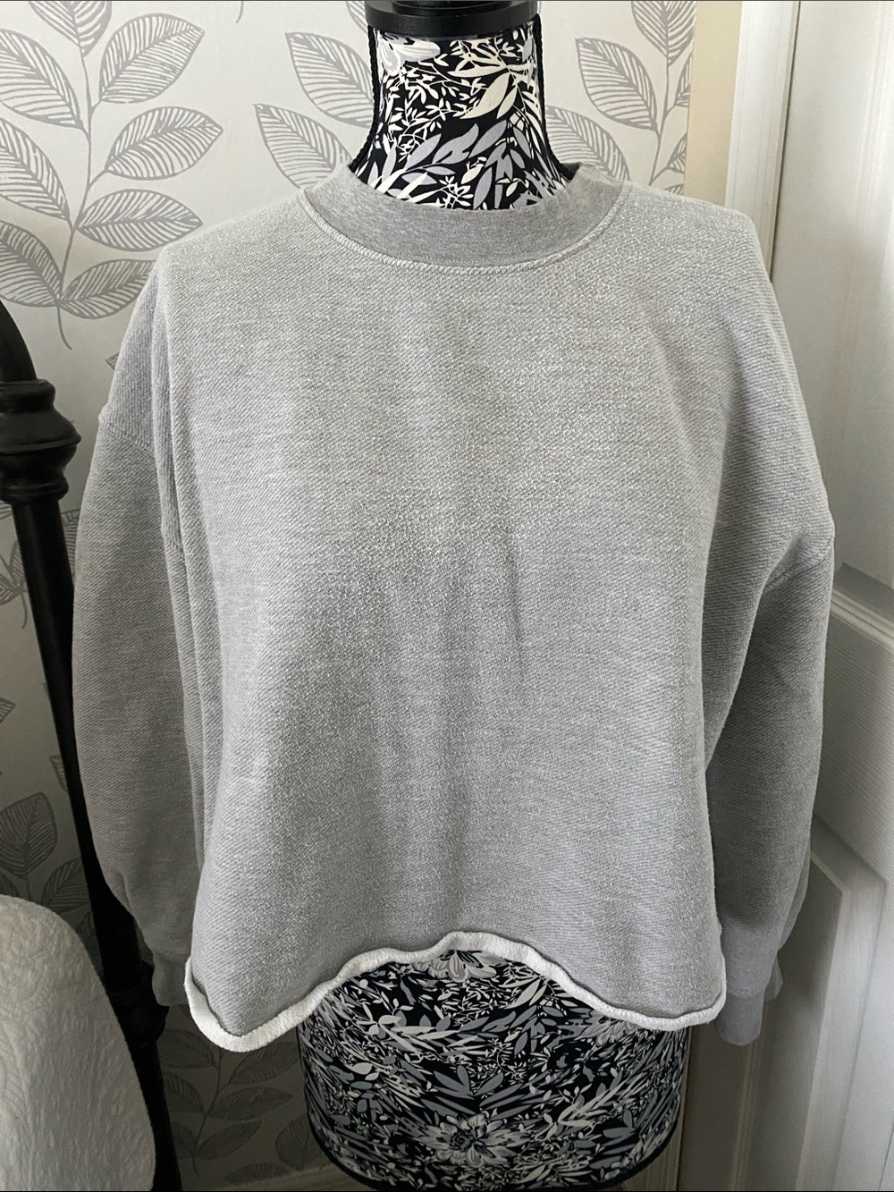 Left On Friday Grey Field Day Crewneck Cropped Boxy Sweatshirt wide sleeves - Picture 3 of 10